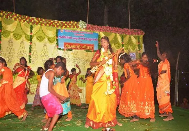 school annual day students dance peoples in pudukkottai district 